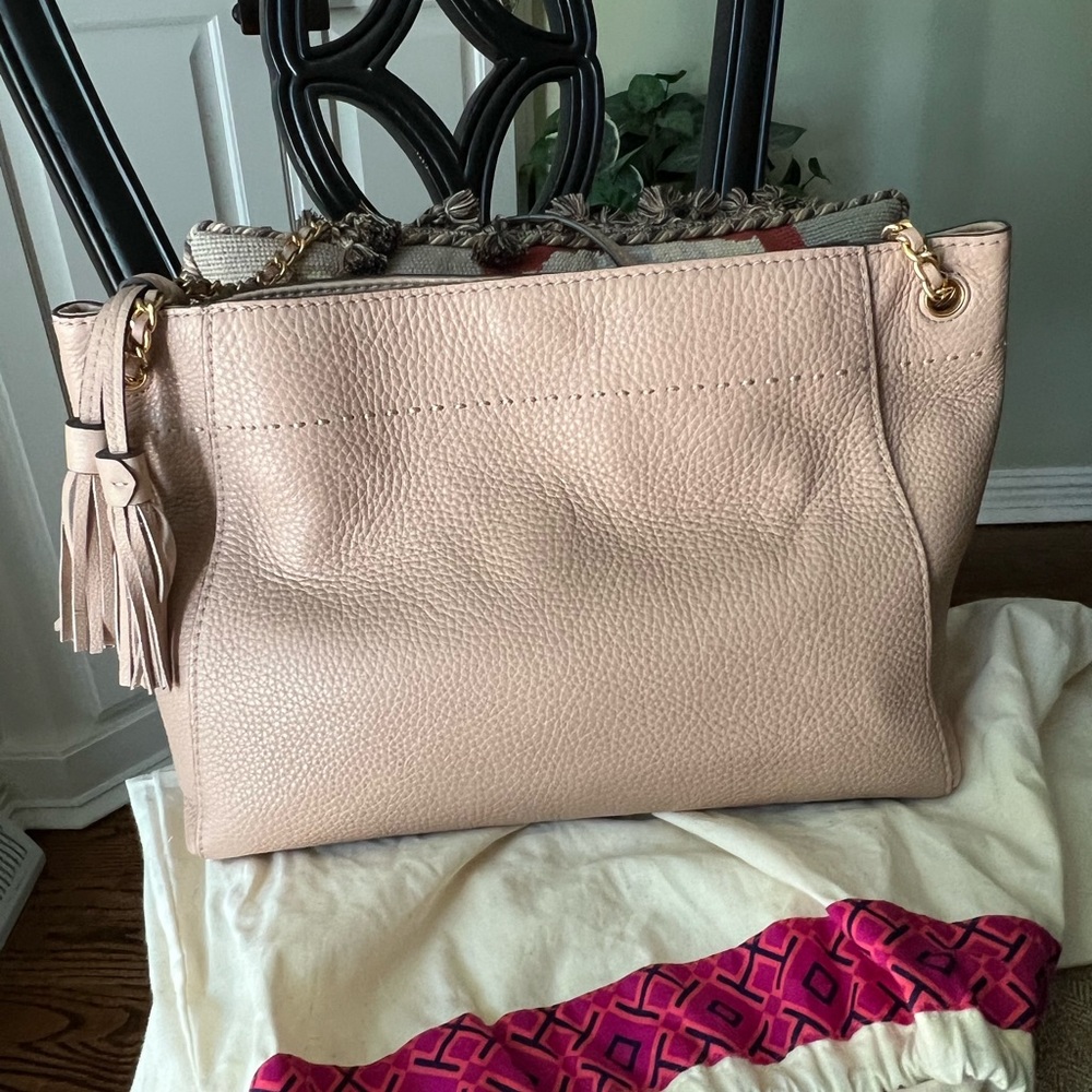 Price dropped!!Beautiful & stylish Tory Burch Tan leather shoulder bag - Picture 2 of 12
